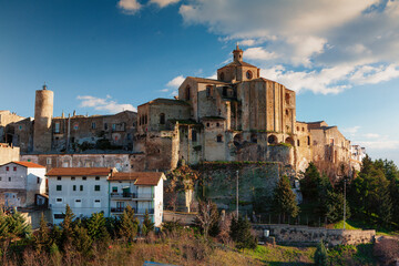 Irsina, Matera. Abside della Cattedrale duecentesca di Santa Maria Assunta sulla collina della valle del Bradano.