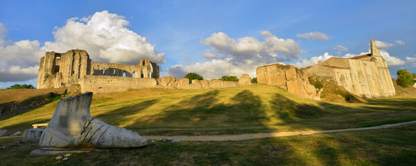 Wall Mural - Panoramique abbaye de Maillezais (85420) et le pied du géant, département de la Vendée en région Pays de la Loire, France