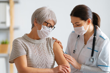 Canvas Print - Senior woman after vaccination.