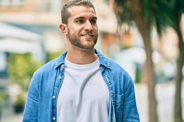 Sticker - Young caucasian man smiling happy standing at the city.