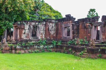 Wall Mural - Cl of the Prasat Wat Sa Kamphaeng Yai Thai Temple in Sisaket, Thailand