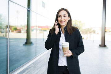 Entrepreneur speaking with a colleague on the phone