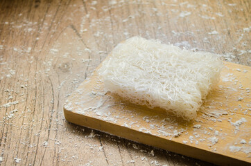 Raw vermicelli of flour