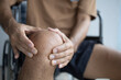© anut21ng Stock - young man knee ache, healthcare concept