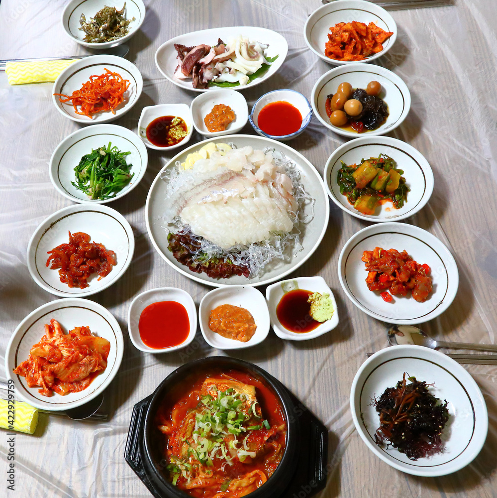 한국음식,한식,케이푸드,전통음식,치킨,김치, 스톡 사진 | Adobe Stock