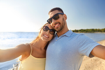 Poster - happy couple taking selfie on summer beach