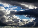 Fototapeta Na sufit - Beautiful clouds lit by sunlight