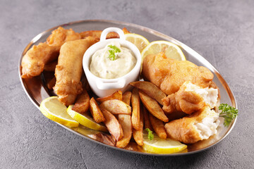 Wall Mural - fish and chips with dipping sauce