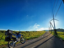 四国カルストでの青空と風車とバイク