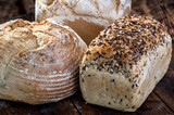 chleb pieczywo żytni pszenny naturalny zakwas piec kminek ziarna posiłek codzienny zdrowy jedzenie naturalny
