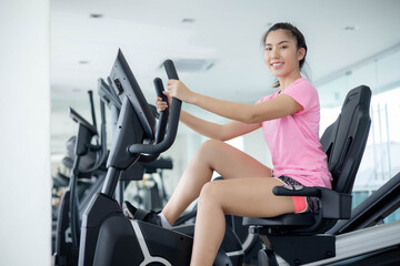 Asian women are exercising in the gym to sift through the leather water, keeping their body healthy. Premium Photo