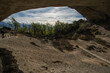Toca do Milodon ou Cueva del Milodon. Fenômeno geológico raro onde foi encontrado fóssil de uma preguiça gigante. Fica na Patagônia chilena, na América do Sul.