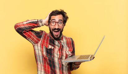 Poster - young crazy bearded man surprised expression and a laptop