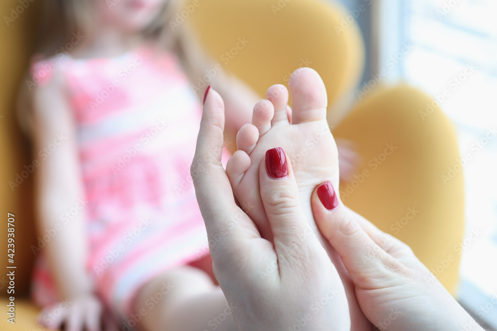 Little girl is given foot massage for flat feet - obrazy, fototapety, plakaty 