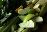 Fototapeta Kuchnia - owoce i warzywa na sok