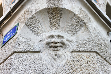 Canvas Print - Mascaron d’un immeuble ancien à Paris