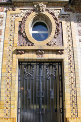 Poster - Porte et œil de bœuf, immeuble ancien à Paris