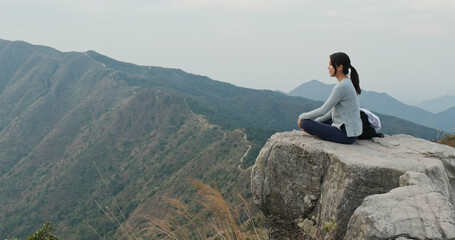 Poster - Woman enjoy the scenery view on mountain