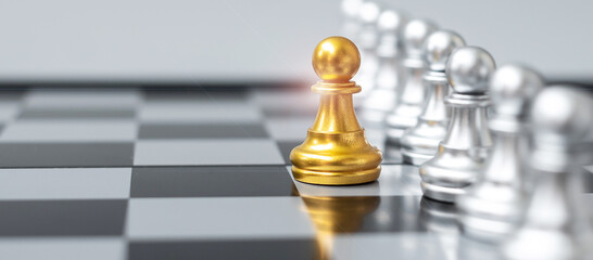 golden chess pawn pieces or leader businessman stand out of crowd people of silver men. leadership, business, team, teamwork and Human resource management concept