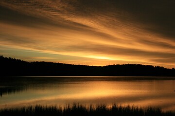 Wall Mural - sunrise over the lake