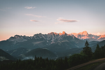 Fototapete - Beautiful atmospheric red morning lights between the mountain tops of the austrian dolomites