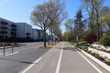 Wall Mural - Piste cyclable le long de l'avenue du Général de Gaulle, ville de Bron, département du Rhône, France