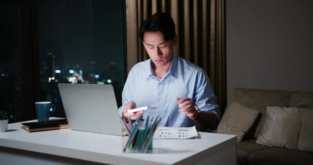 Canvas Print - businessman overtime work at home