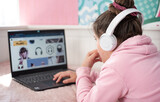 Fototapeta  - girl, children, computer, laptop, cyberspace web Nastoletnia uczennica dziewczyna w słuchawkach studiuje w domu i robi notatki. Nastoletni student na odległość uczenia się na laptopie, odrabianie lekc