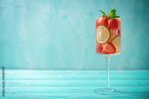 Obraz Dibond Strawberry lime fresh cocktail in a glass