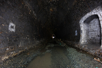 Canvas Print - old abandoned didin tunnel inside