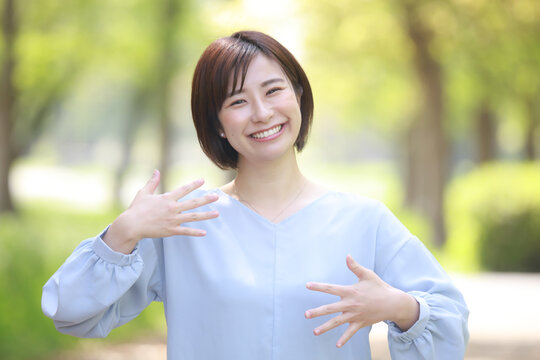 手話「楽しい」「嬉しい」