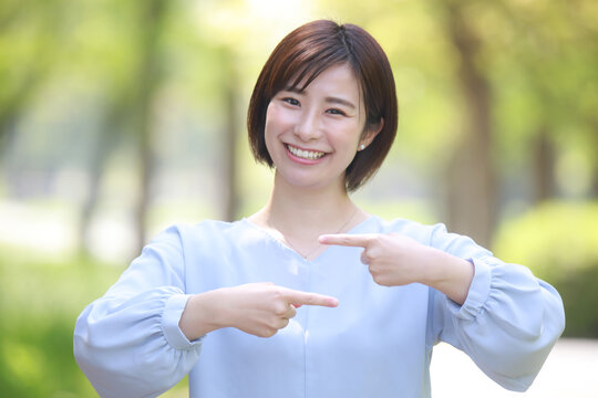 手話を話す女性「手話」