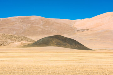 Wall Mural - Natural scenery of grasslands and mountains in the Tibetan plateau