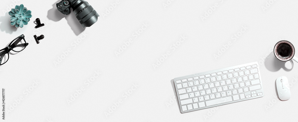 Computer keyboard and SLR camera - obrazy, fototapety, plakaty 