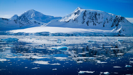 Wall Mural - Snow covered Mountains and Icebergs in the Antarctic Peninsula on Antarctica.