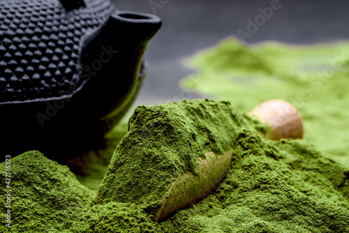 Obraz Dibond Powdered green tea and set for matcha on black background