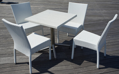 Poster - White chairs and table in the garden on a sunny day