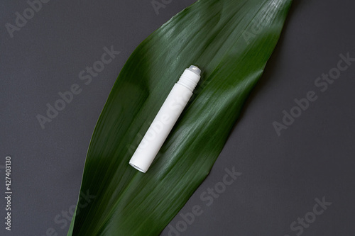 Obraz Dibond Under eye roller in plastic bottle without markings