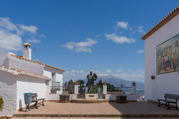 paseo por las calles del municipio de Comares, Málaga