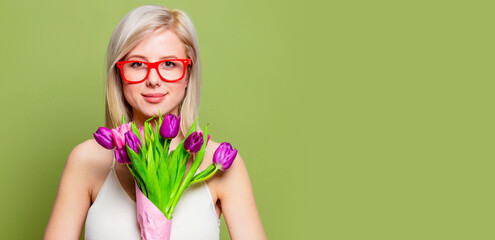 Canvas Print - Surprised blonde girl with tulips