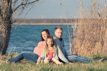 Wall Mural - Familie am See