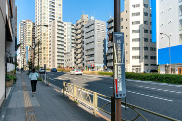 Wall Mural - 二輪車事故多発、取締強化路線の注意看板