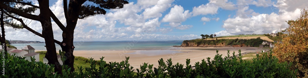 Panorama De La Plage Du Ris Dans La Baie De Douarnenez En Finistere Bretagne France Fototapety Panorama De La Plage Du Ris Dans La Baie De Douarnenez En Finistere Bretagne France Fototapety