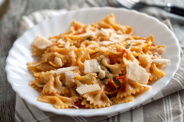 Poster - Pasta with fresh tomatoes and basil. High quality photo