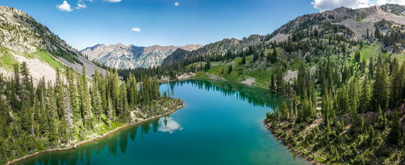 Canvas Print - Beautiful alpine lake in the Wasatch mountains in Salt Lake, Utah, USA