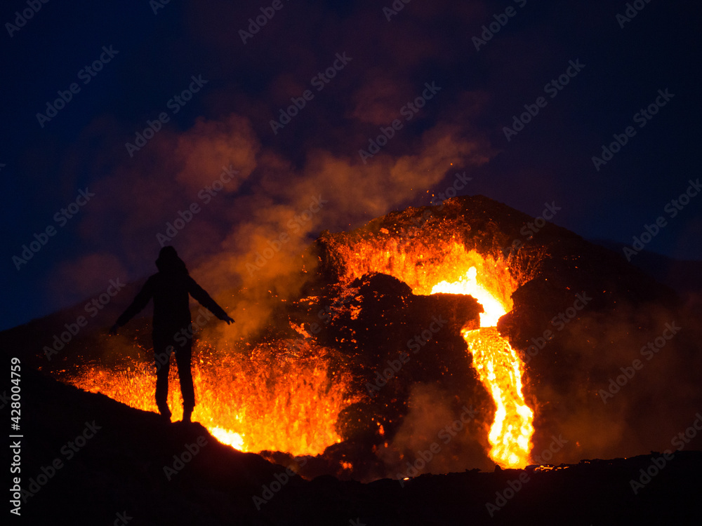 Vulkan in Island Vulkanausbruch mit Lava - obrazy, fototapety, plakaty 