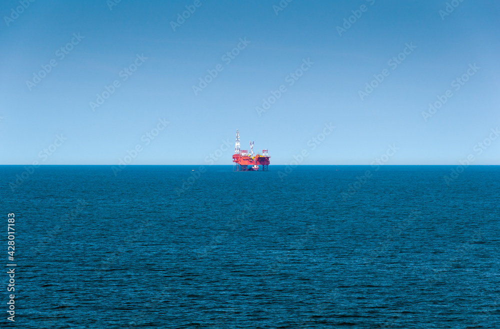 Wieża wiertnicza na morzu szukająca gazu/ Offshore oil drilling rig looking for gas - obrazy, fototapety, plakaty 