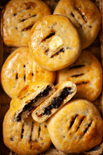 British Chorley Cakes Made From Shortcrust Pastry And Filled With Currants. Served With Butter.