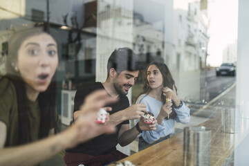 Poster - Friends eating ice cream in a cafe behind a window