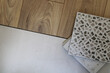 © CURIOS - Carreaux ciment et plancher bois, décoration intérieure maison